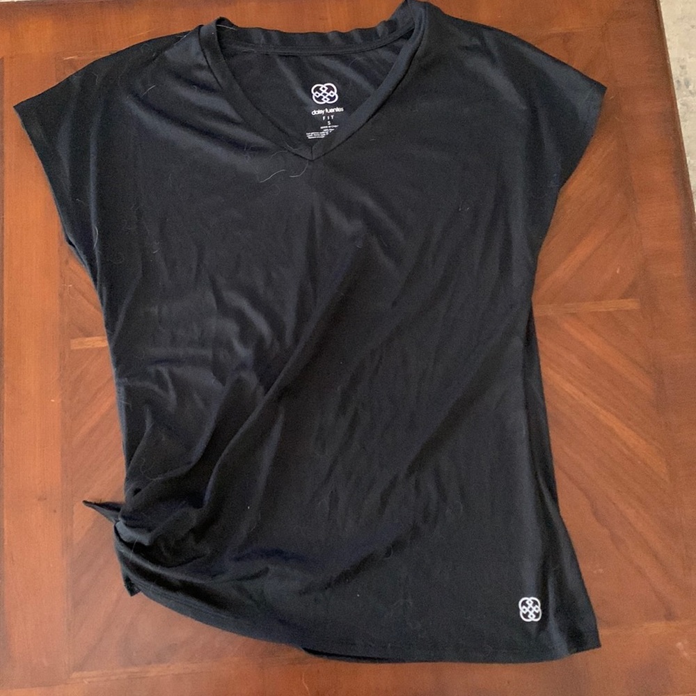 Daisy Fuentes Fit side side tie tshirt